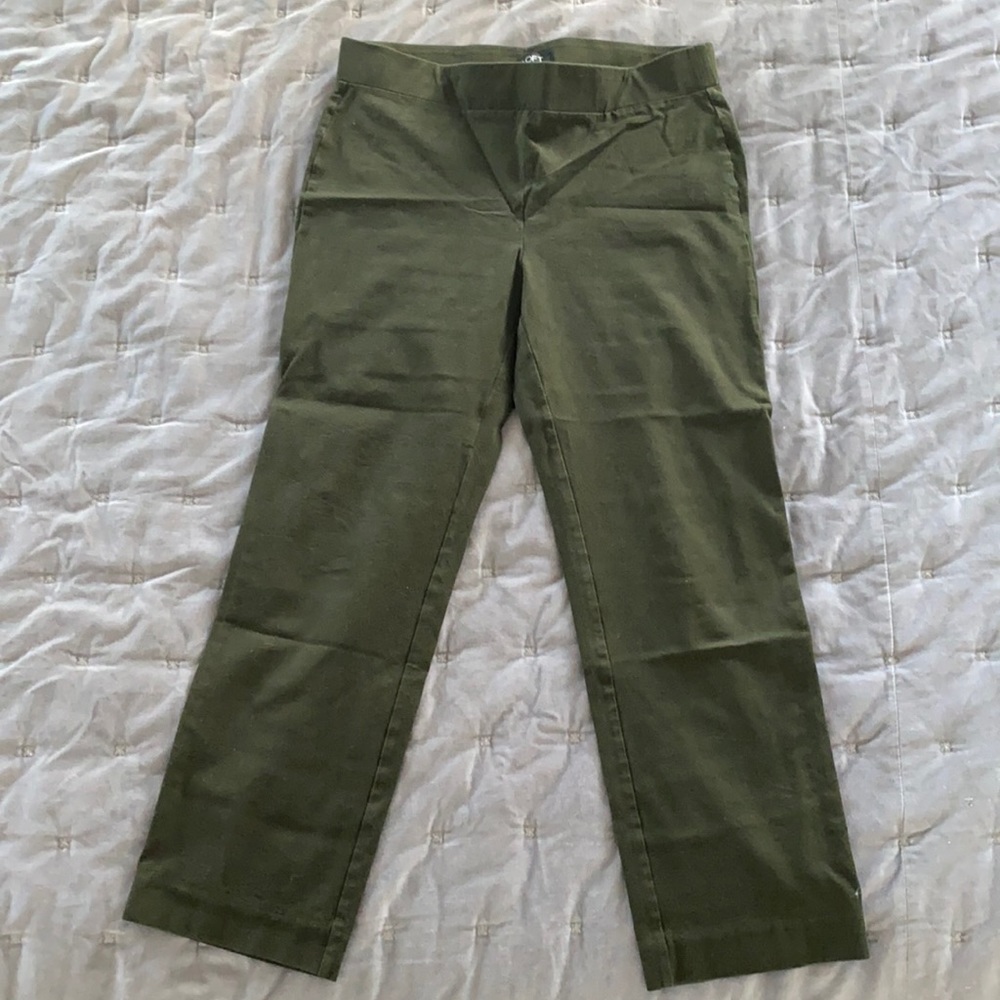 Stretchy LOFT cropped pants size 6